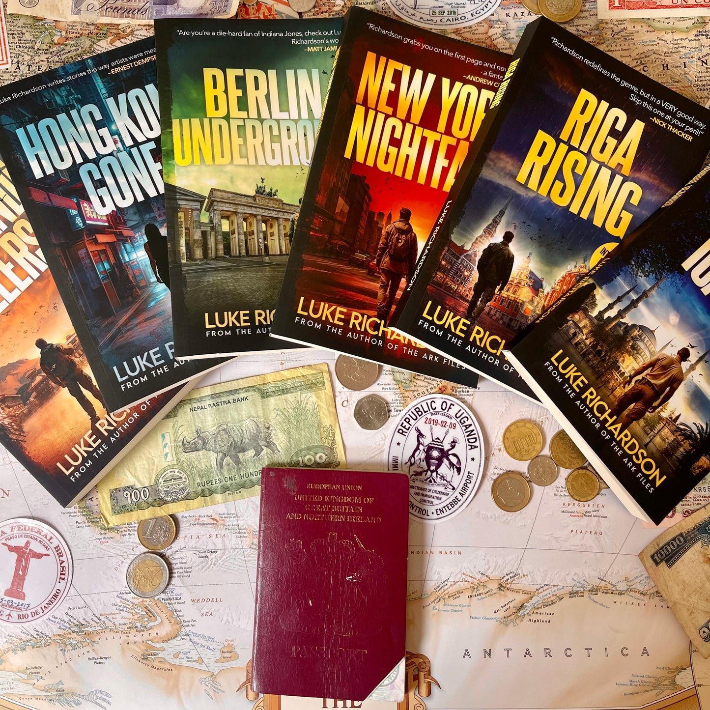 New York Nightfall paperback (International Detectives book 4)