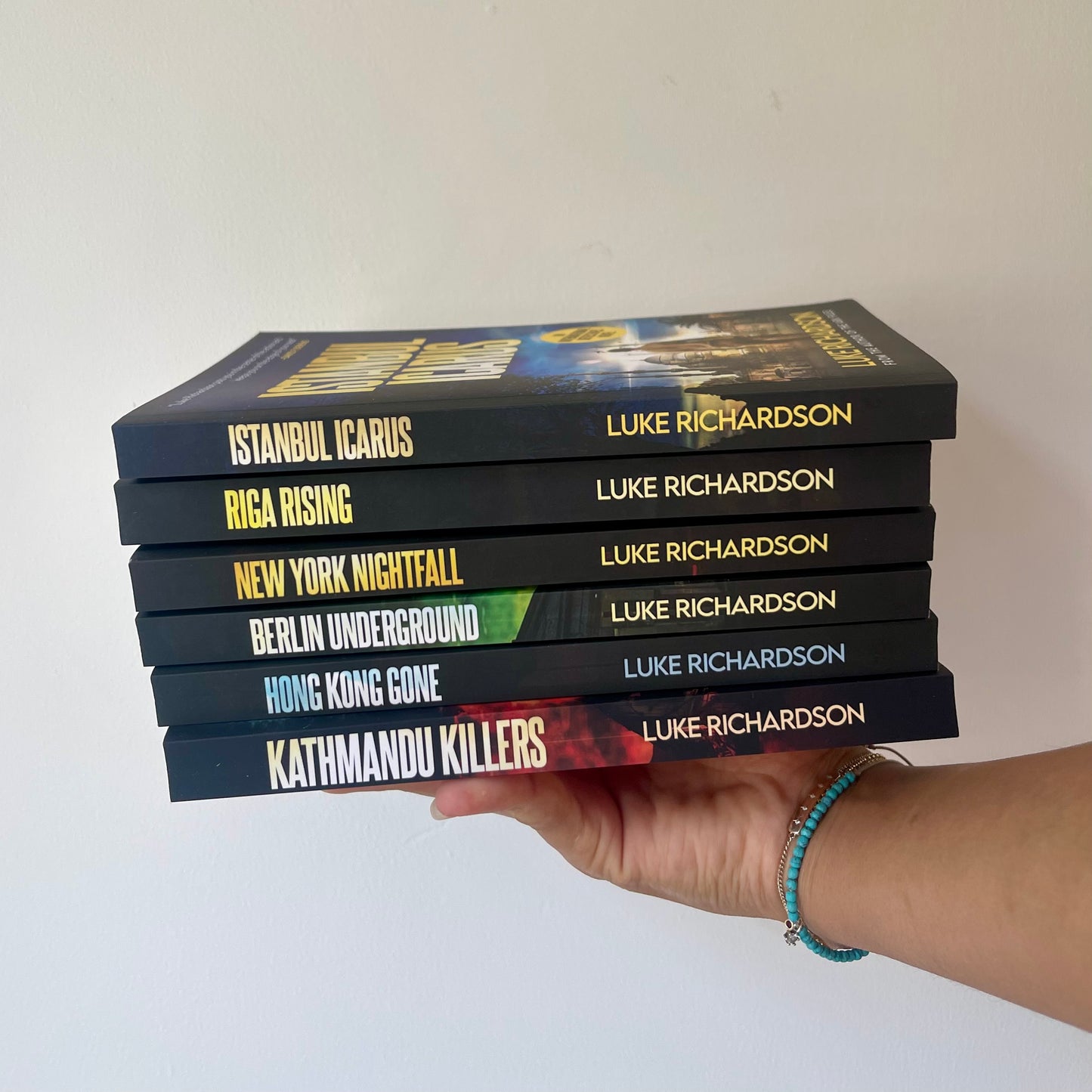 International Detectives series full bundle (six books!)